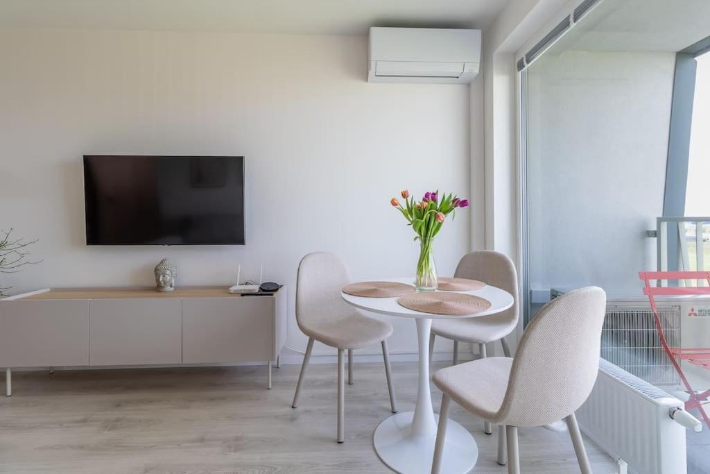 Cozy Apartment Near City Centrum And Bratislava Airport Exterior foto