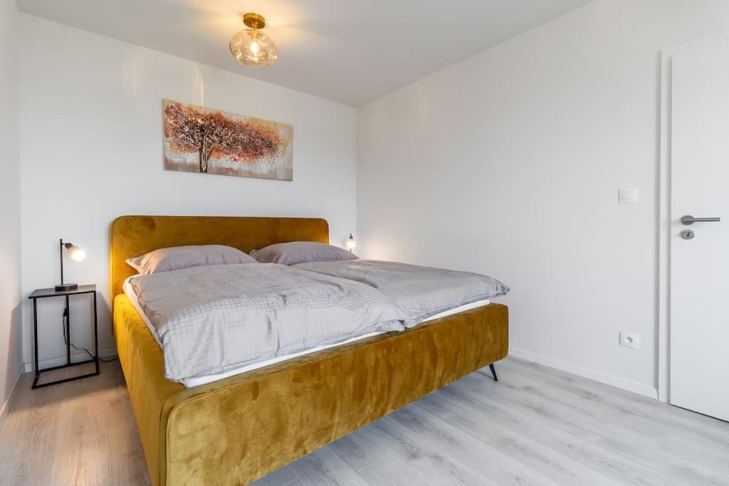Cozy Apartment Near City Centrum And Bratislava Airport Exterior foto