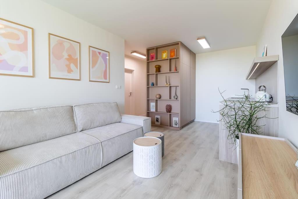 Cozy Apartment Near City Centrum And Bratislava Airport Exterior foto